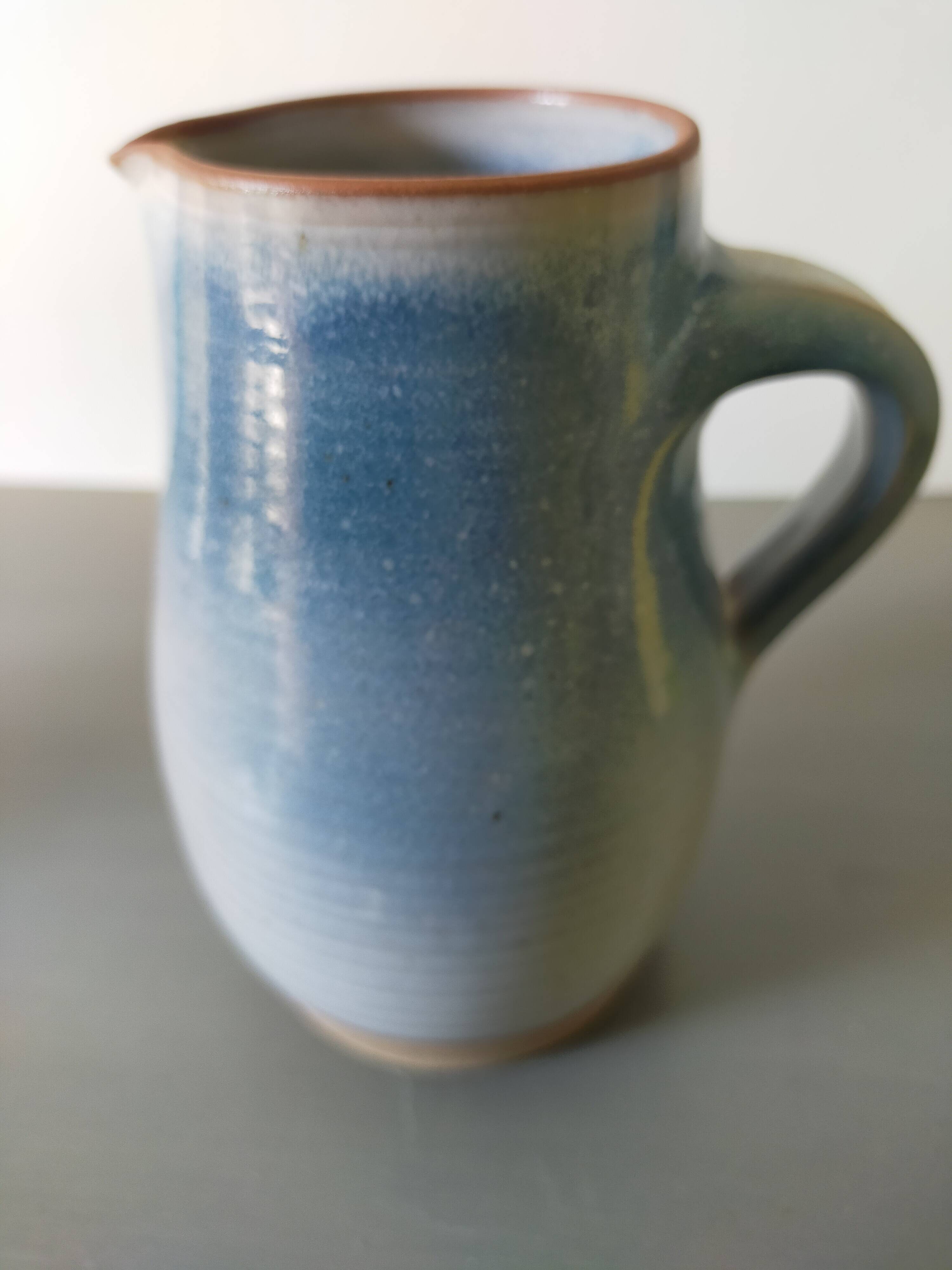 pichet en grès Roger Jacques émaillé bleu