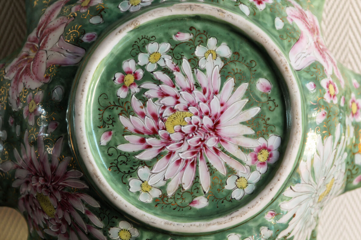 Polylobed earthenware salad bowl