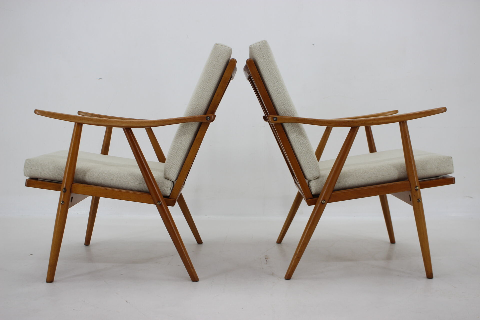 Paire de fauteuils en hêtre, Tchécoslovaquie