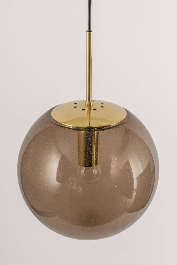 Suspension boule en verre fumé Limburg en laiton, Allemagne, années 1970