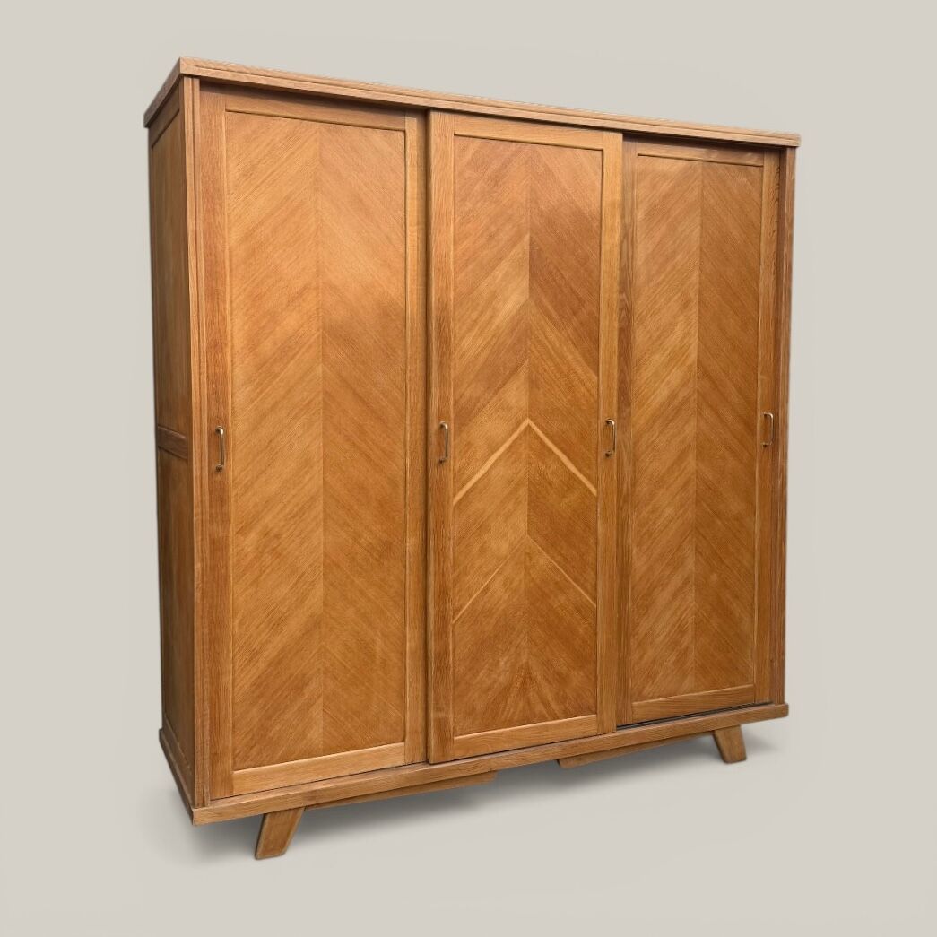Armoire parisienne penderie porte coulissante chêne brut massif 1960