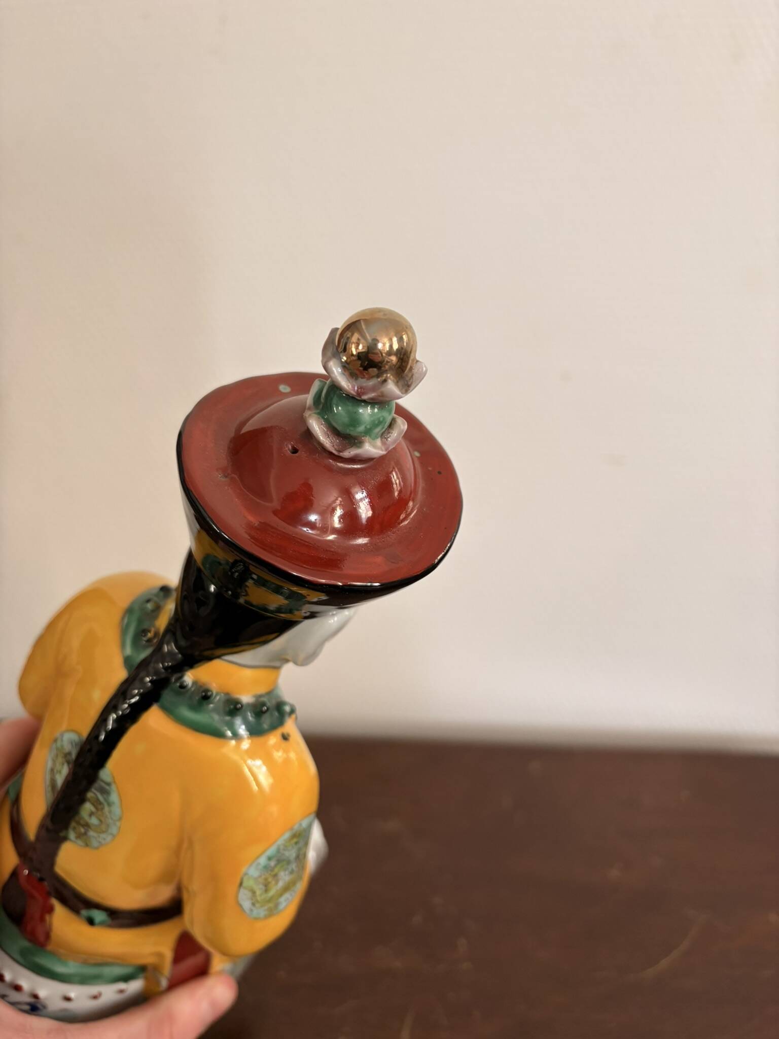 Chinese Porcelain Sculpture of an Emperor Dignitary from the Qing Dynasty, Famille Verte