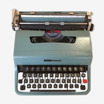 Machine à écrire Olivetti modèle "Lettera 32"
