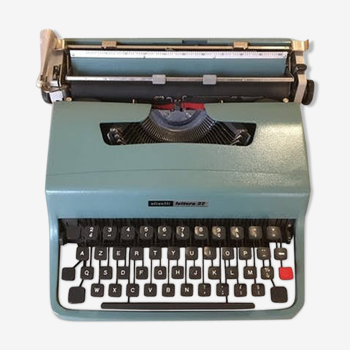 Olivetti typewriter model "Lettera 32"