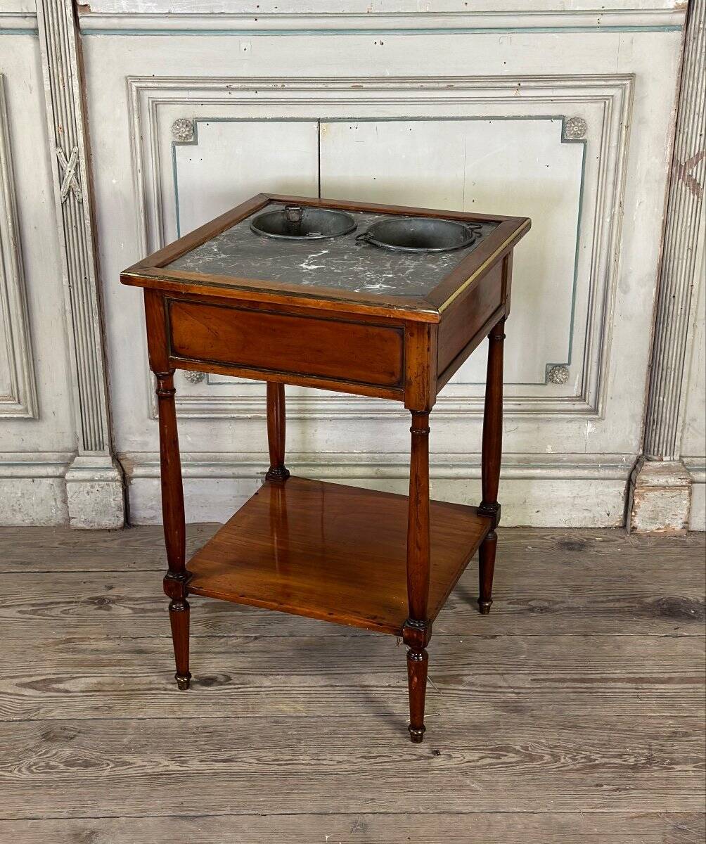 Refreshment table in mahogany, grey marble top, two zinc buckets, 18th century.