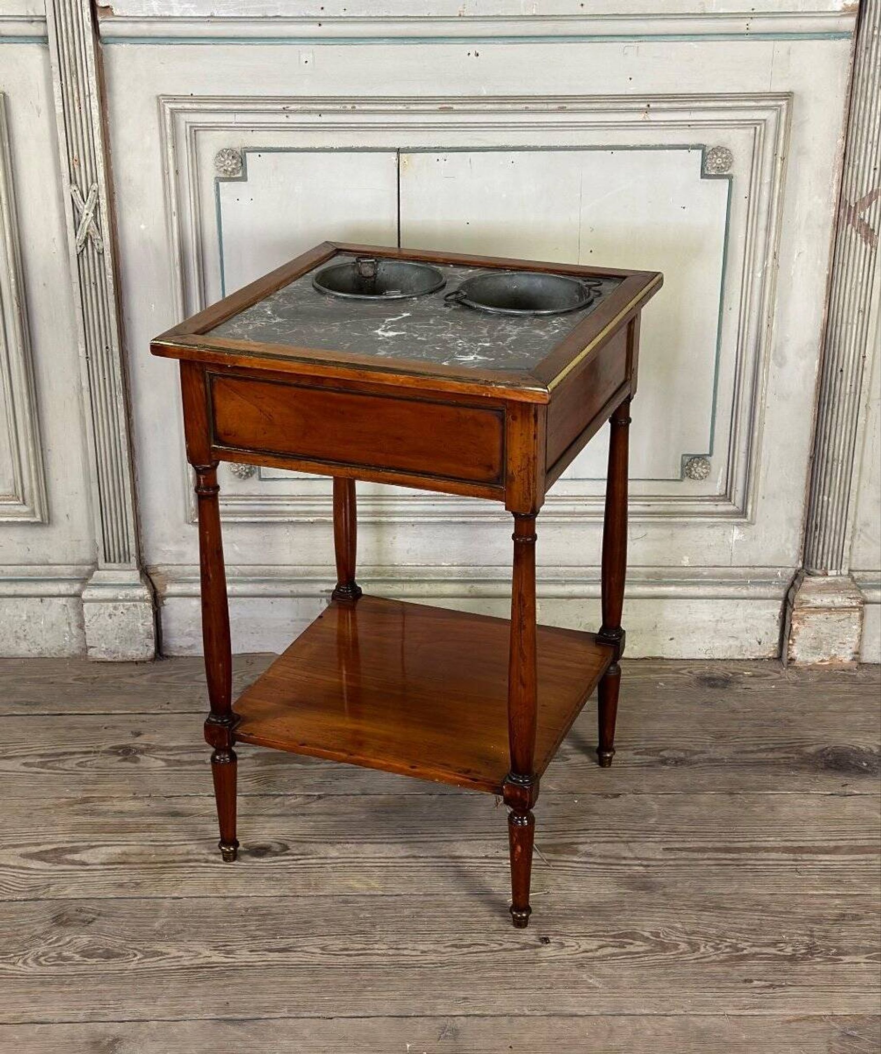 Refreshment table in mahogany, grey marble top, two zinc buckets, 18th century.