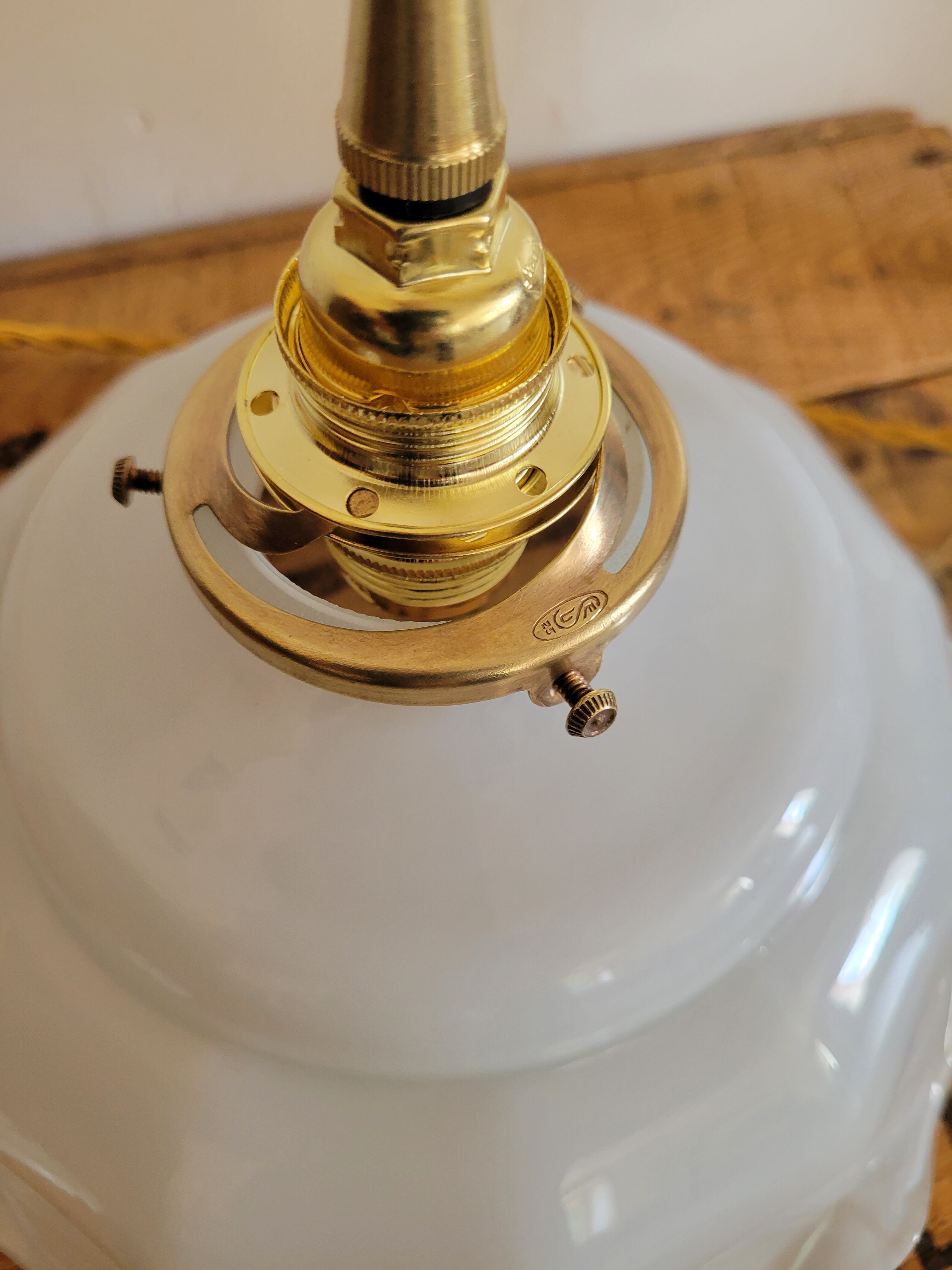 White opaline suspension