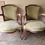 Paire de fauteuils cabriolets de style Louis XV en bois mouluré - XIXème
