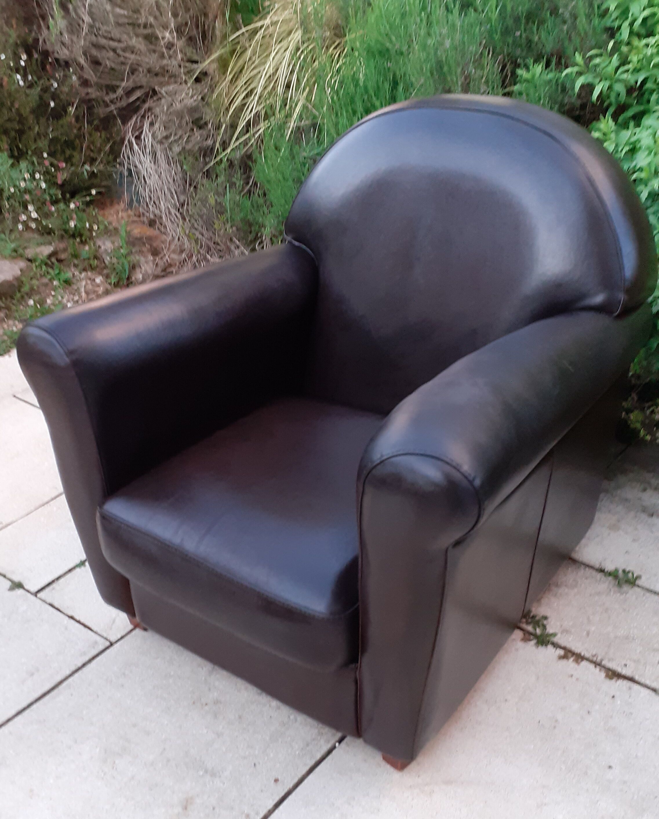 Fauteuil club en cuir bois & chiffons