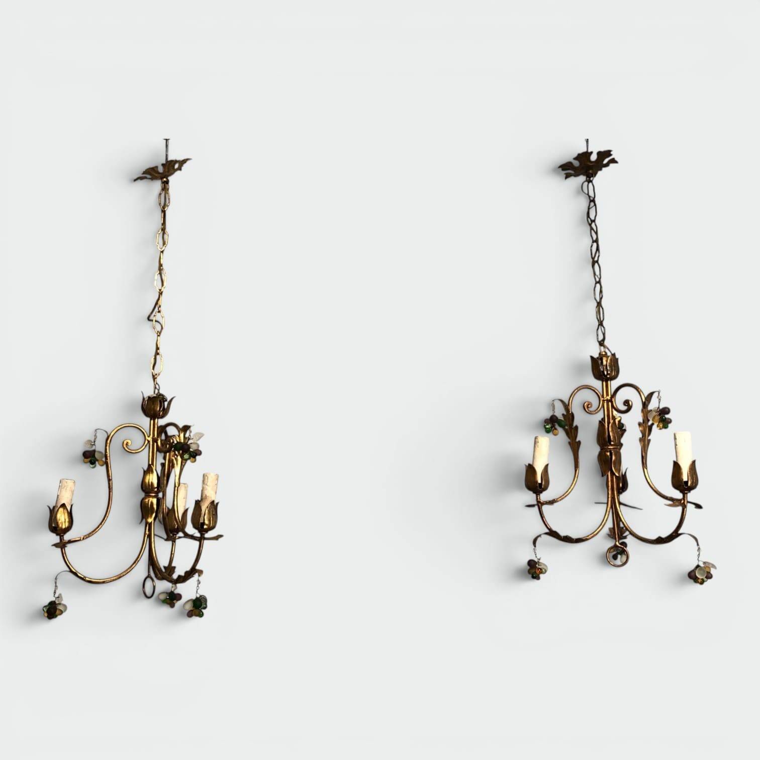 Paire de Lustres en Métal Doré à Décor de Feuillages et Grappes de Raisin e