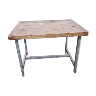 Work table, workshop, log