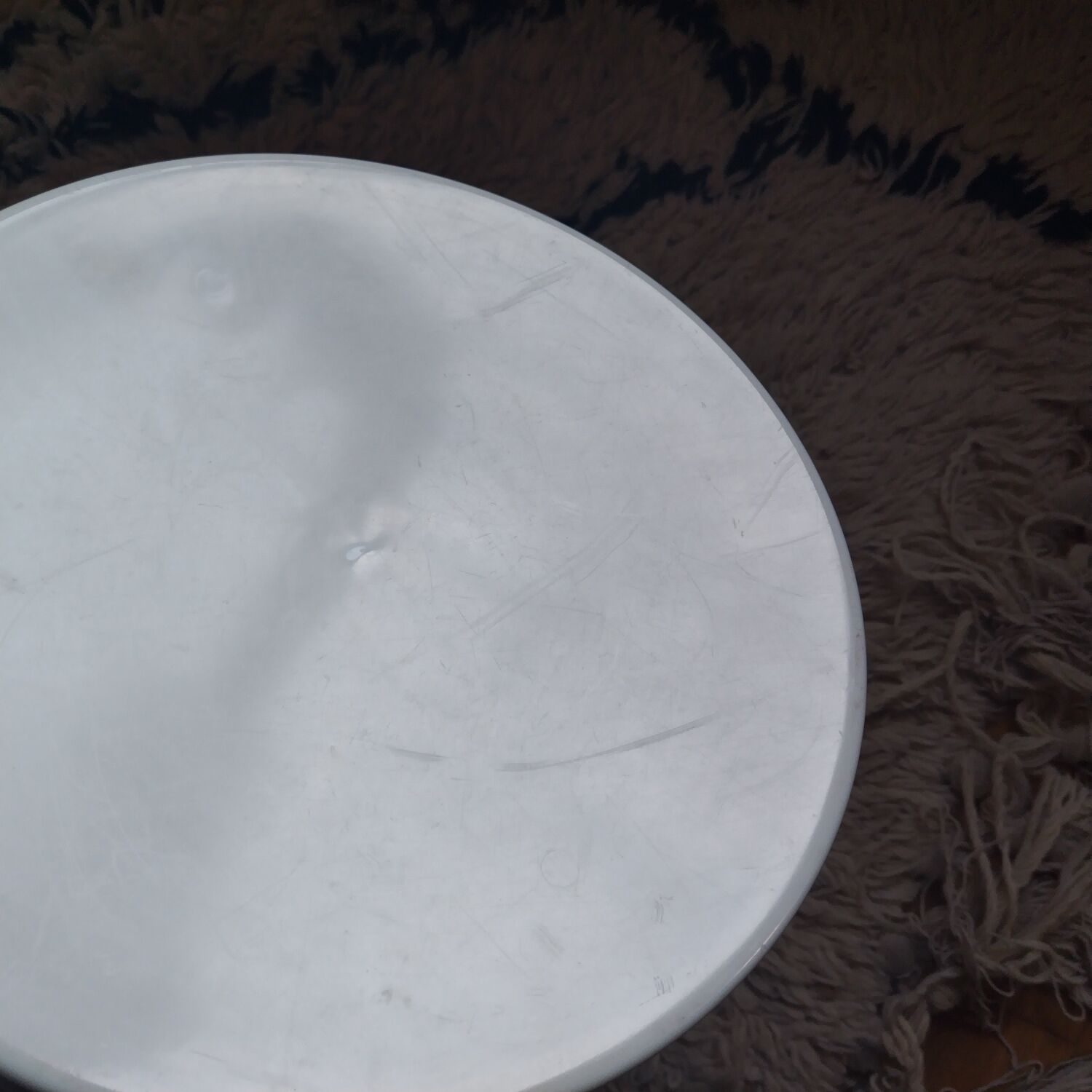 Vintage white plastic stool imitation Tam Tam from the space age of the 70s