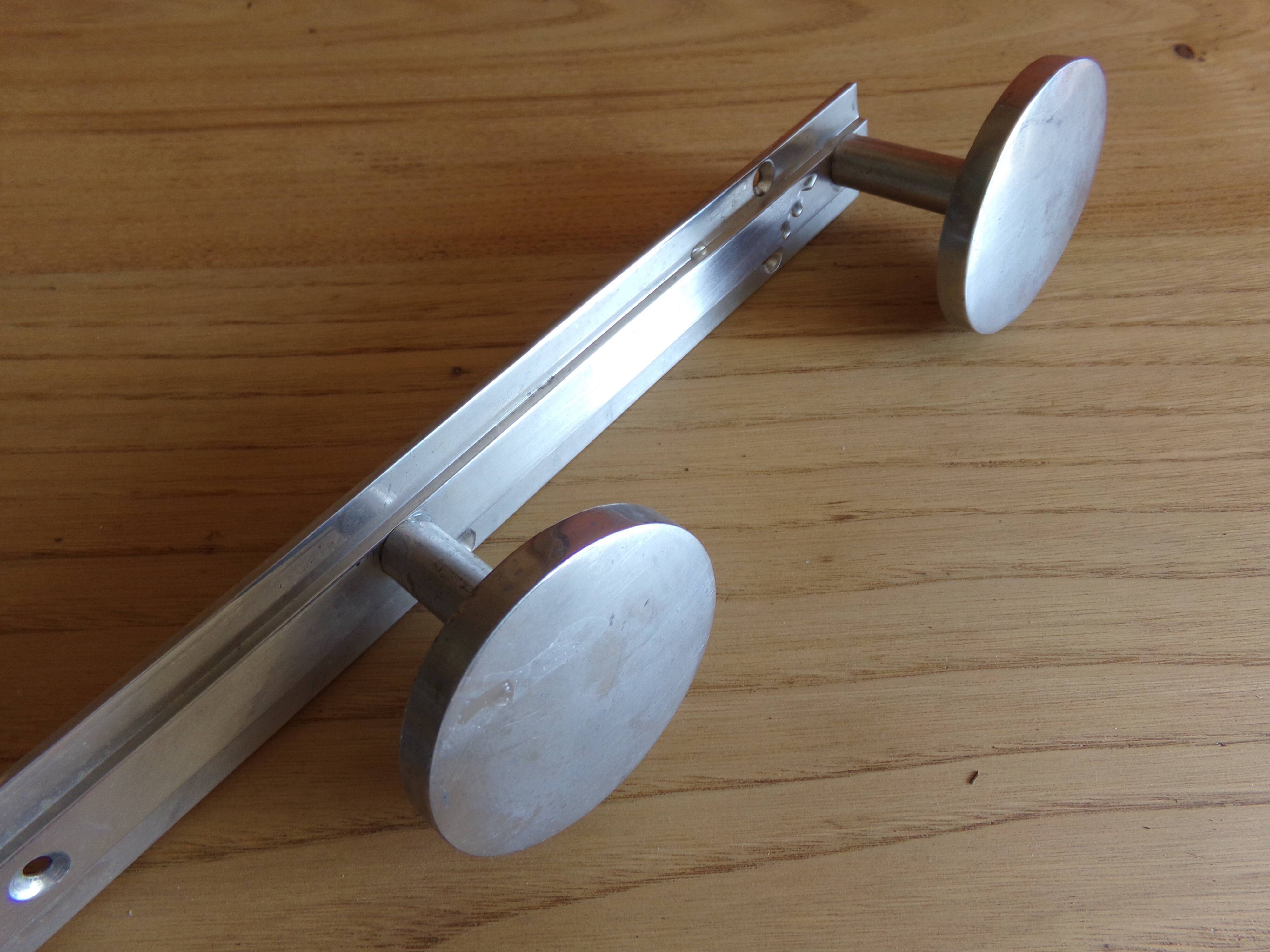 Wall-mounted coat rack 4 aluminum patères