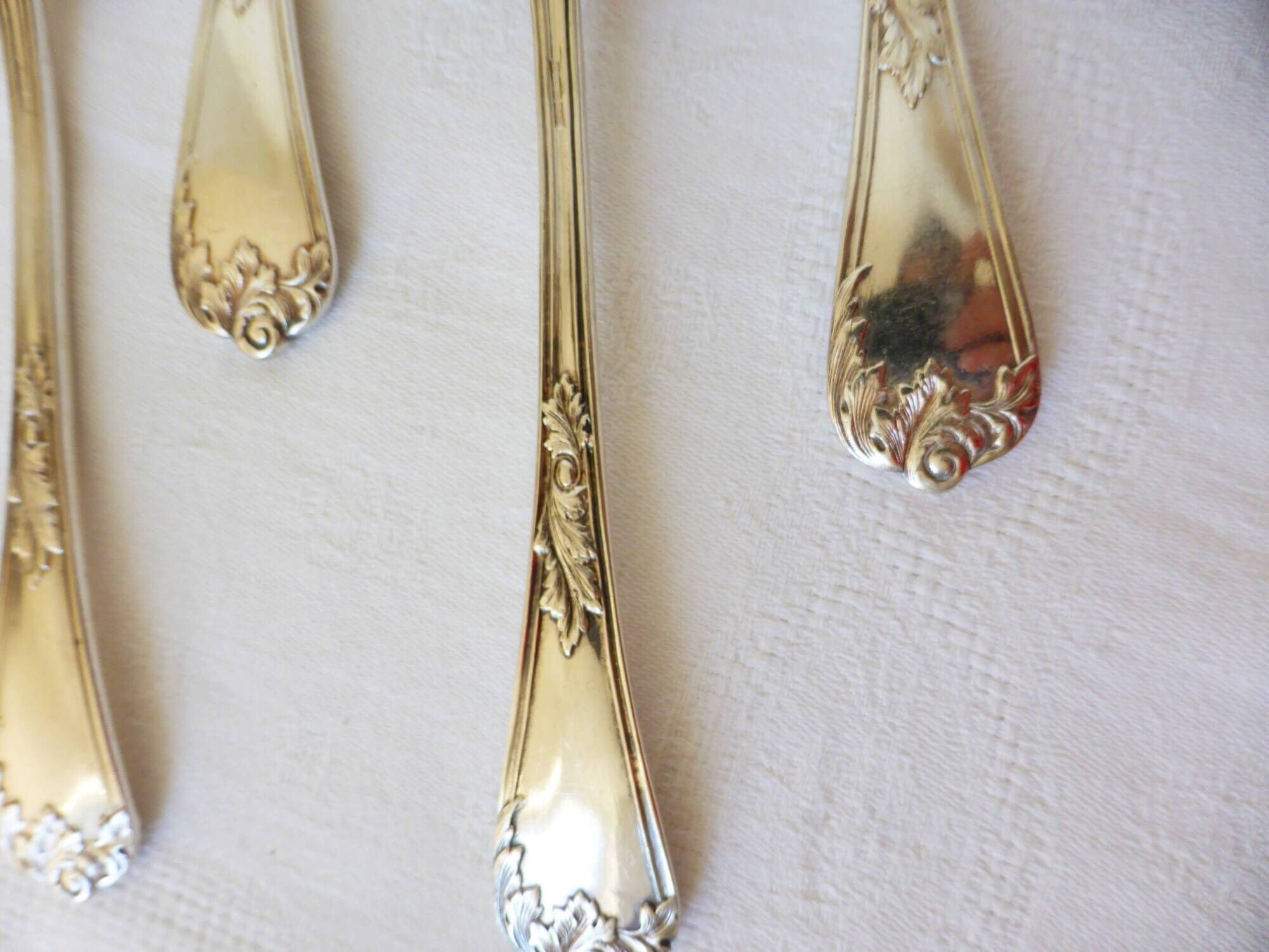 10 silver-plated metal soup spoons, hallmarked 2106225