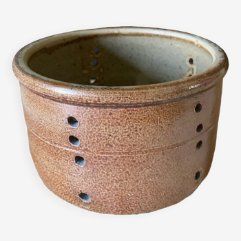 Glazed stoneware strainer