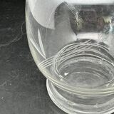 Carafe à alcool en verre ciselé motif fleurs
