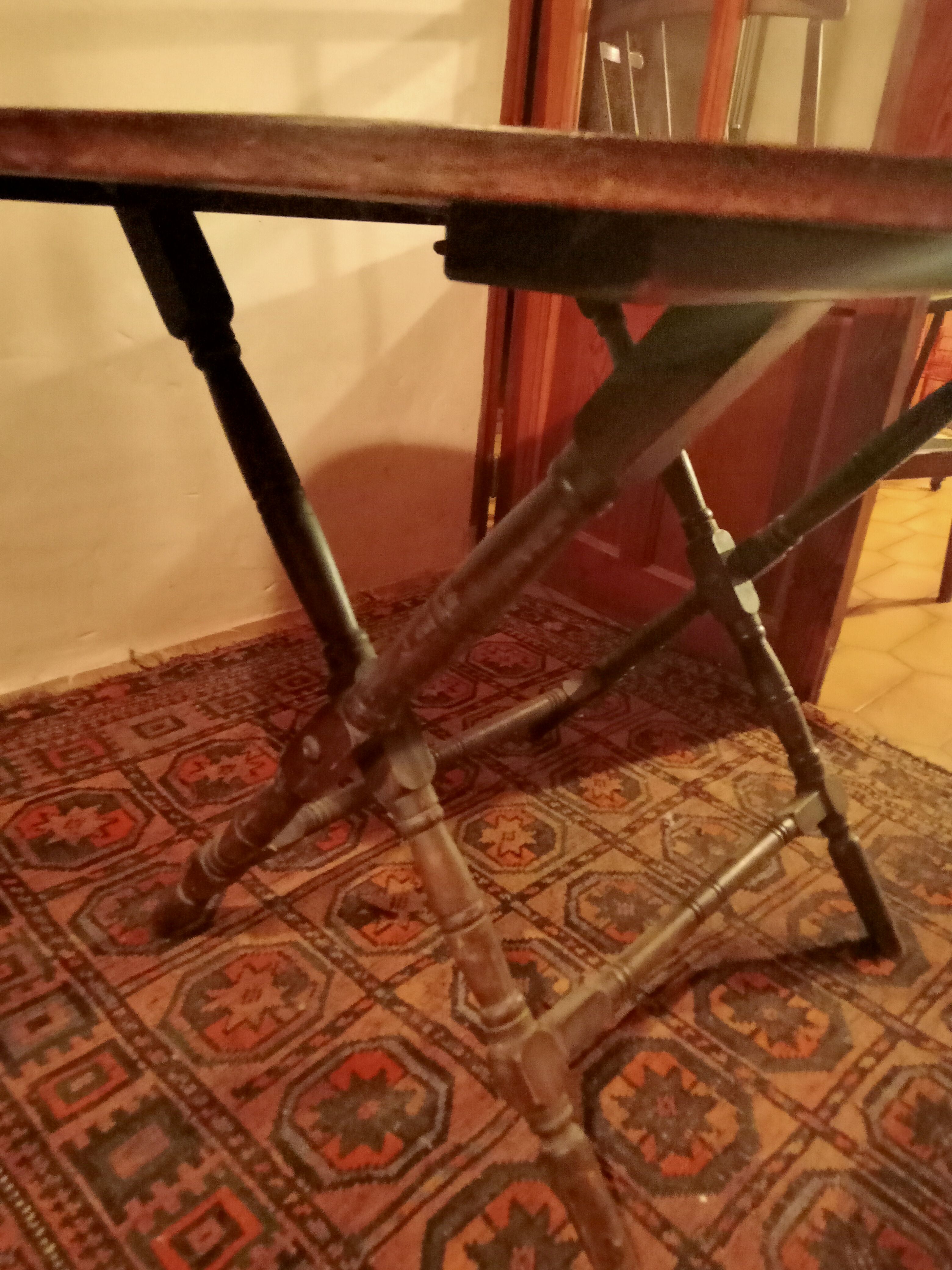 Retro folding coffee table