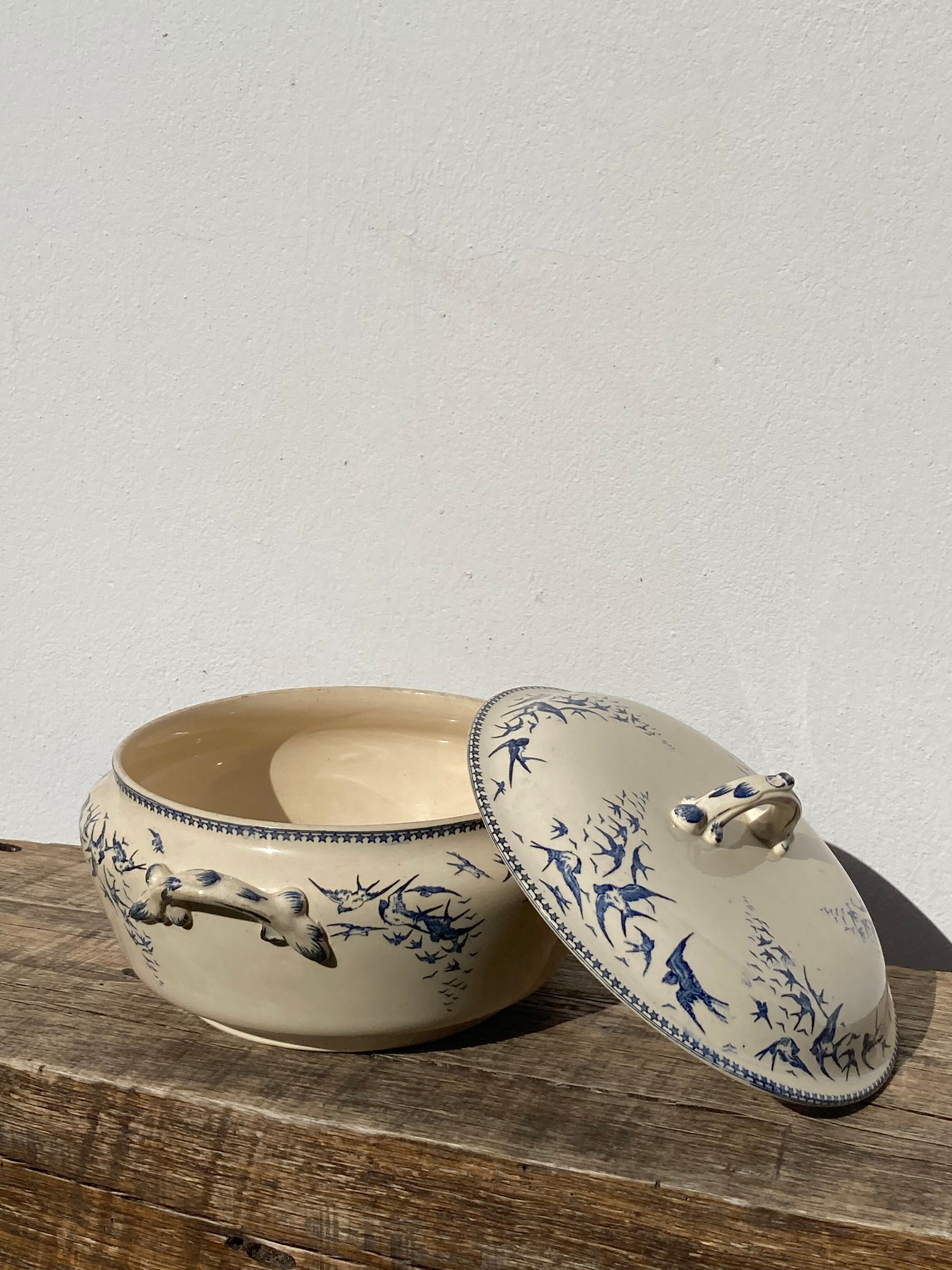 Iron earth tureen, Hirondelle model from the Lafitte factory in Bordeaux - old earthenware