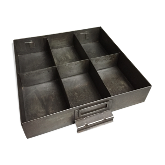 Industrial drawer with compartments