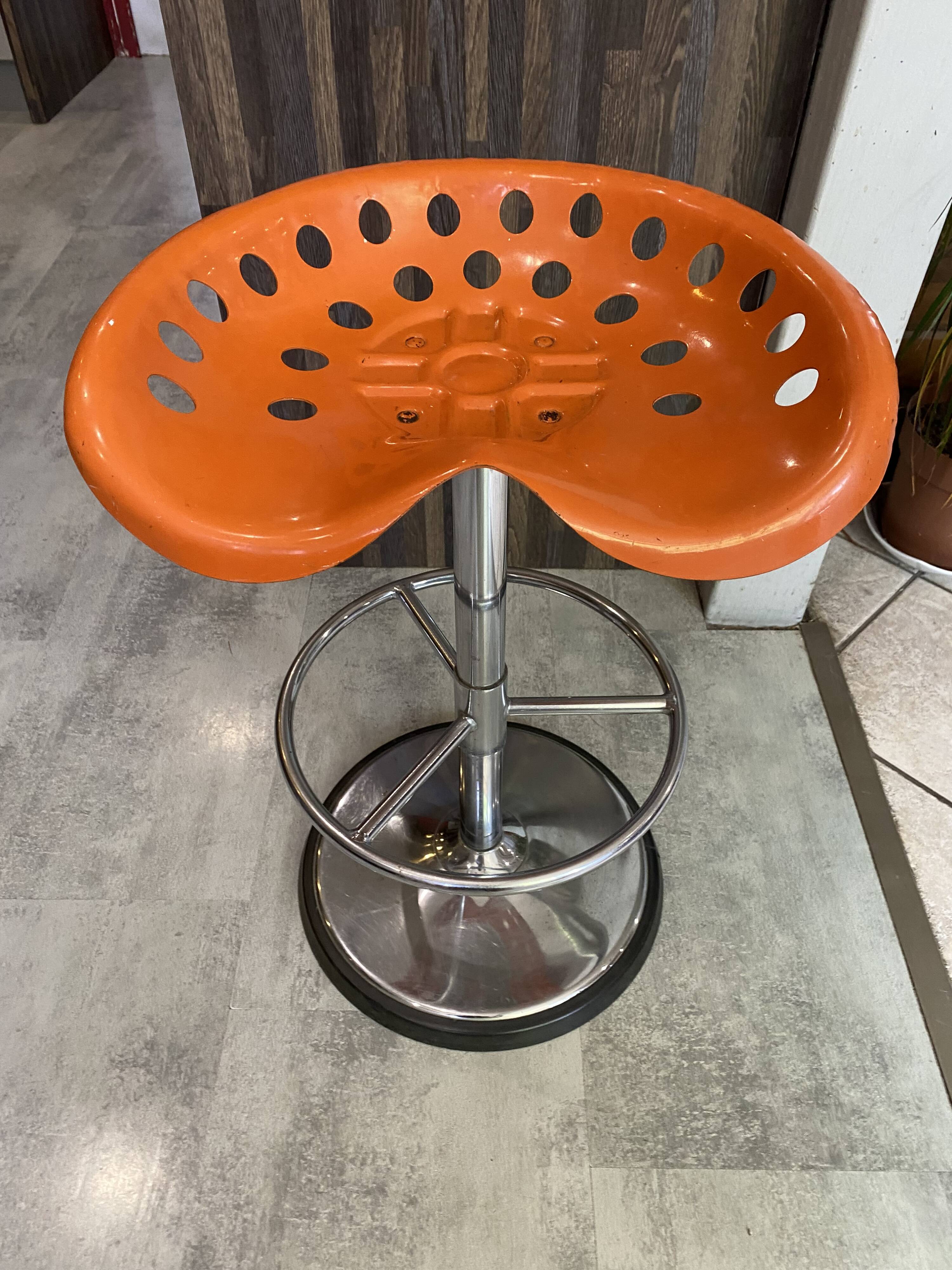 Orange tractor stool Pivoting mower Etienne Fermigier mirima 70