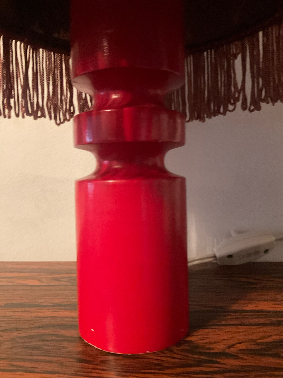 Lampe scandinave en bois et abat jour à frange