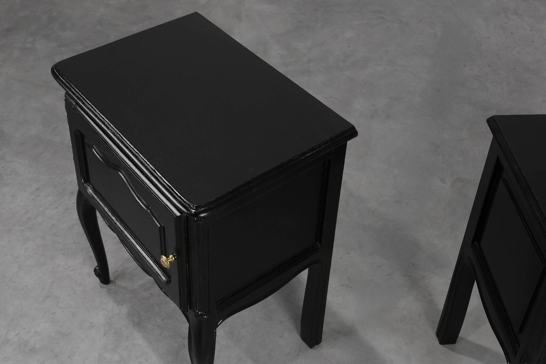 20th Century pair of French Louis XV Style Nightstands in Carved Wood