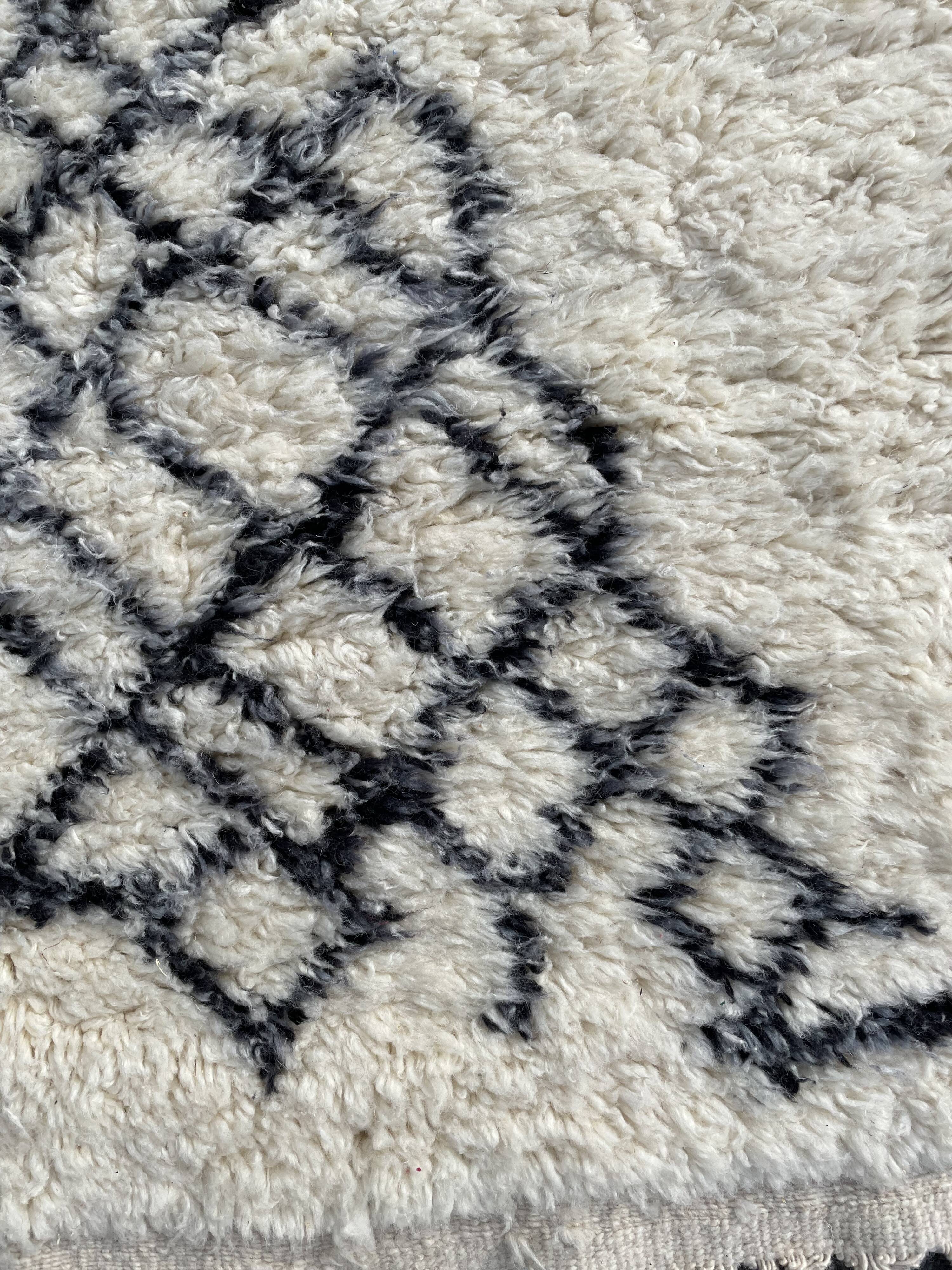 Modern berber carpet beni ouarain 200x300 cm