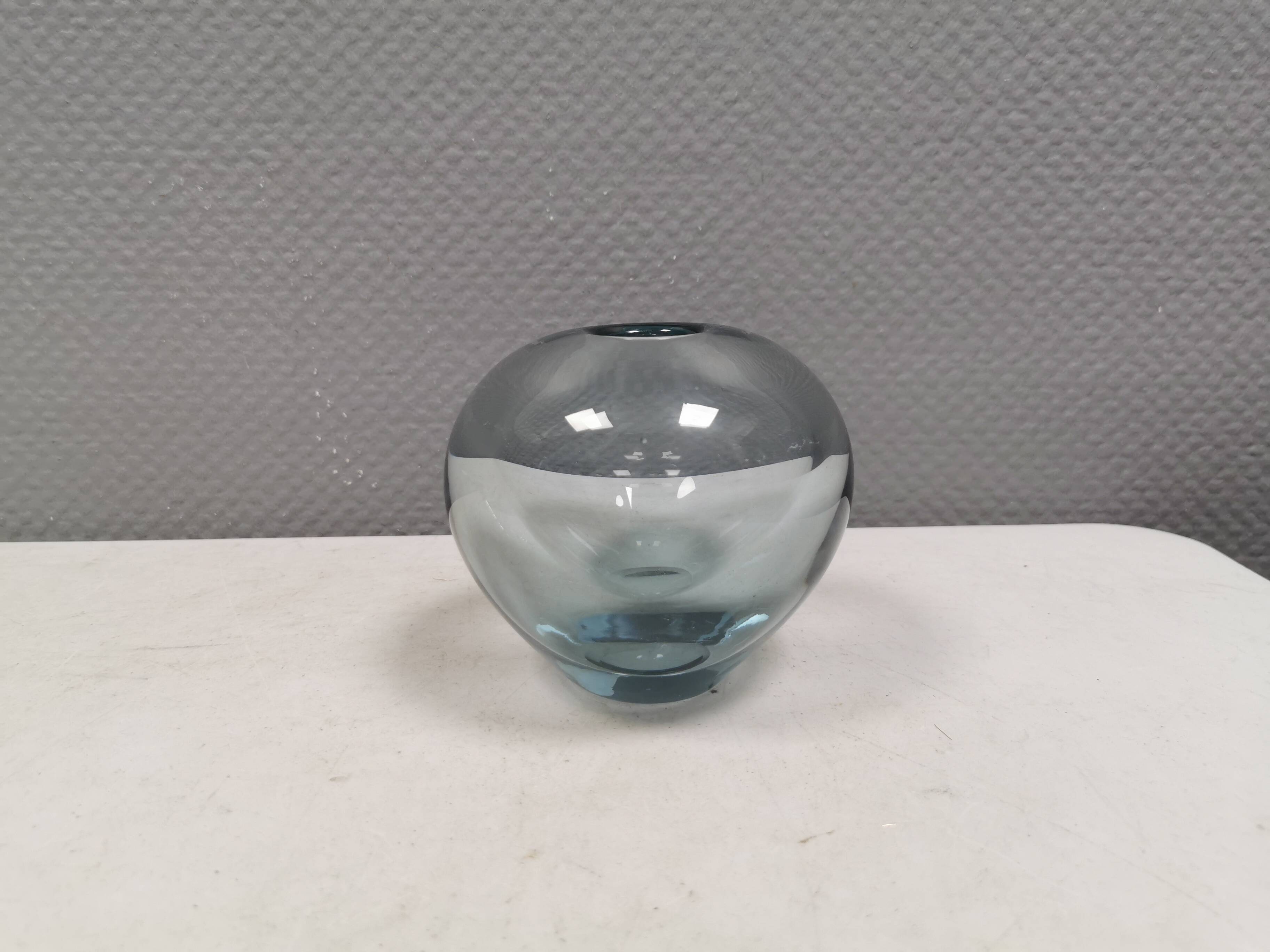 Rondo ball vase by Per Lütken for Holmegaard, Denmark, 1959.