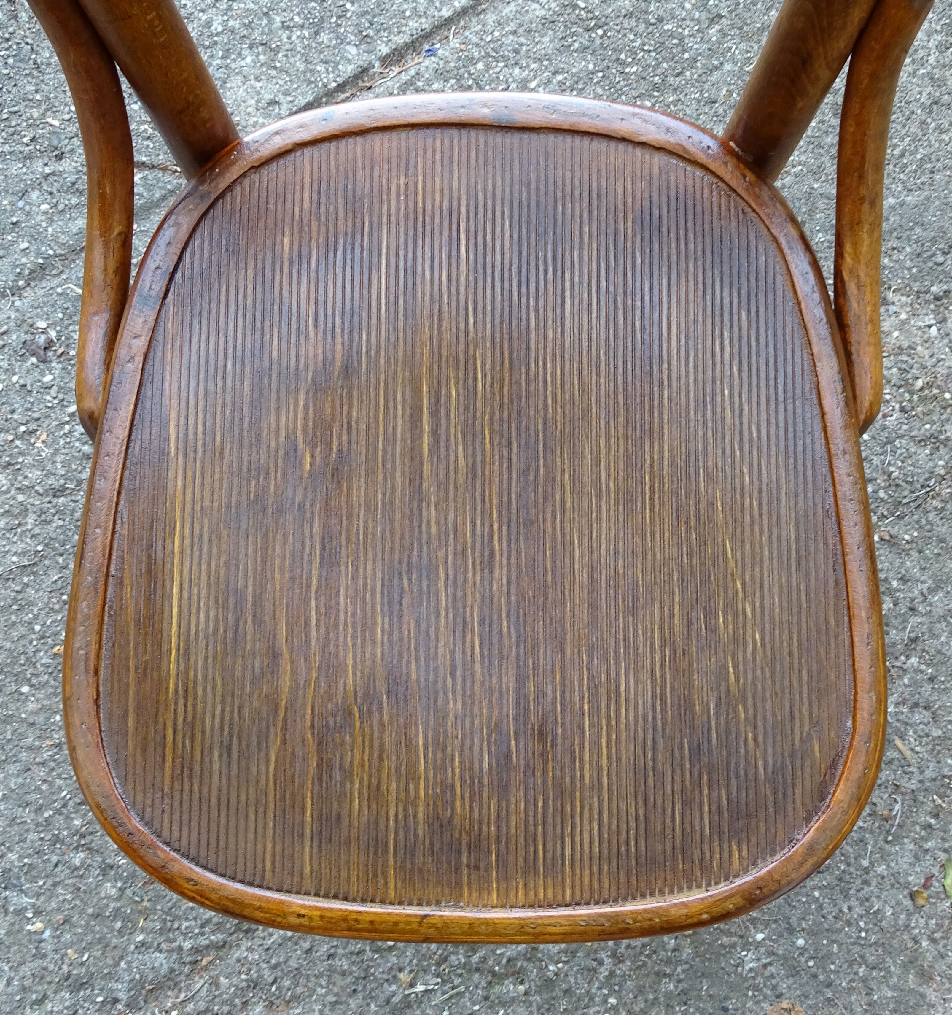 2 chaises bistrot par Fischel 1930 assises bois