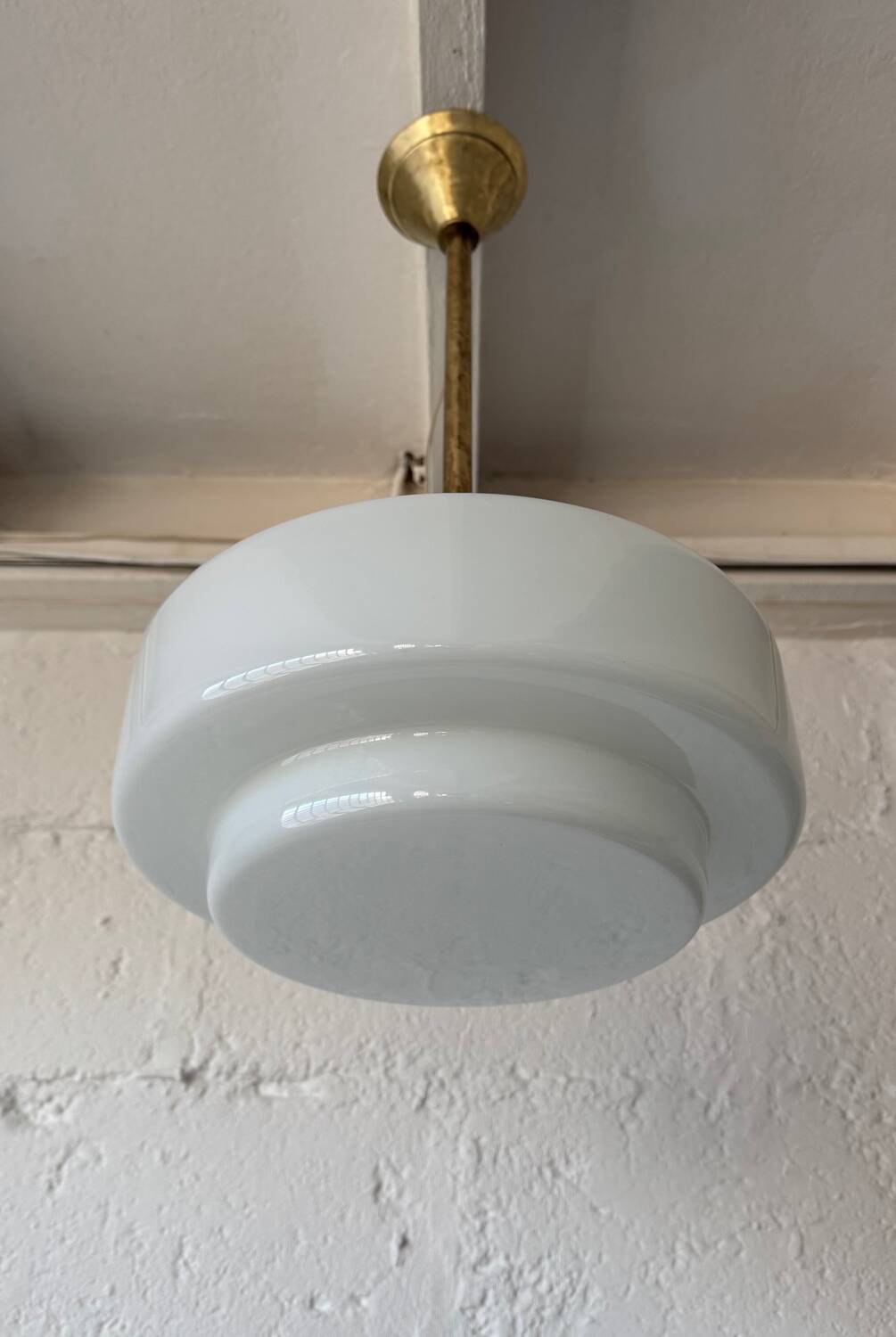 Lustre Art Déco opaline style Bauhaus