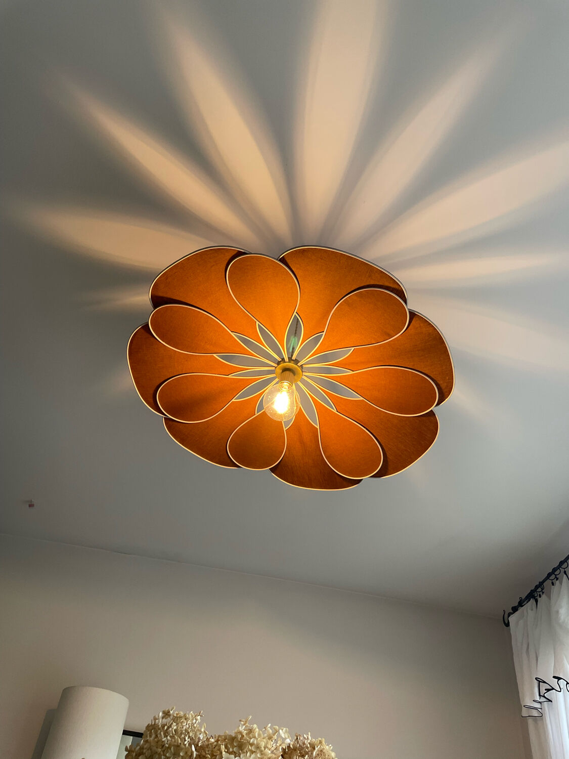 Suspension florale lin et rotin