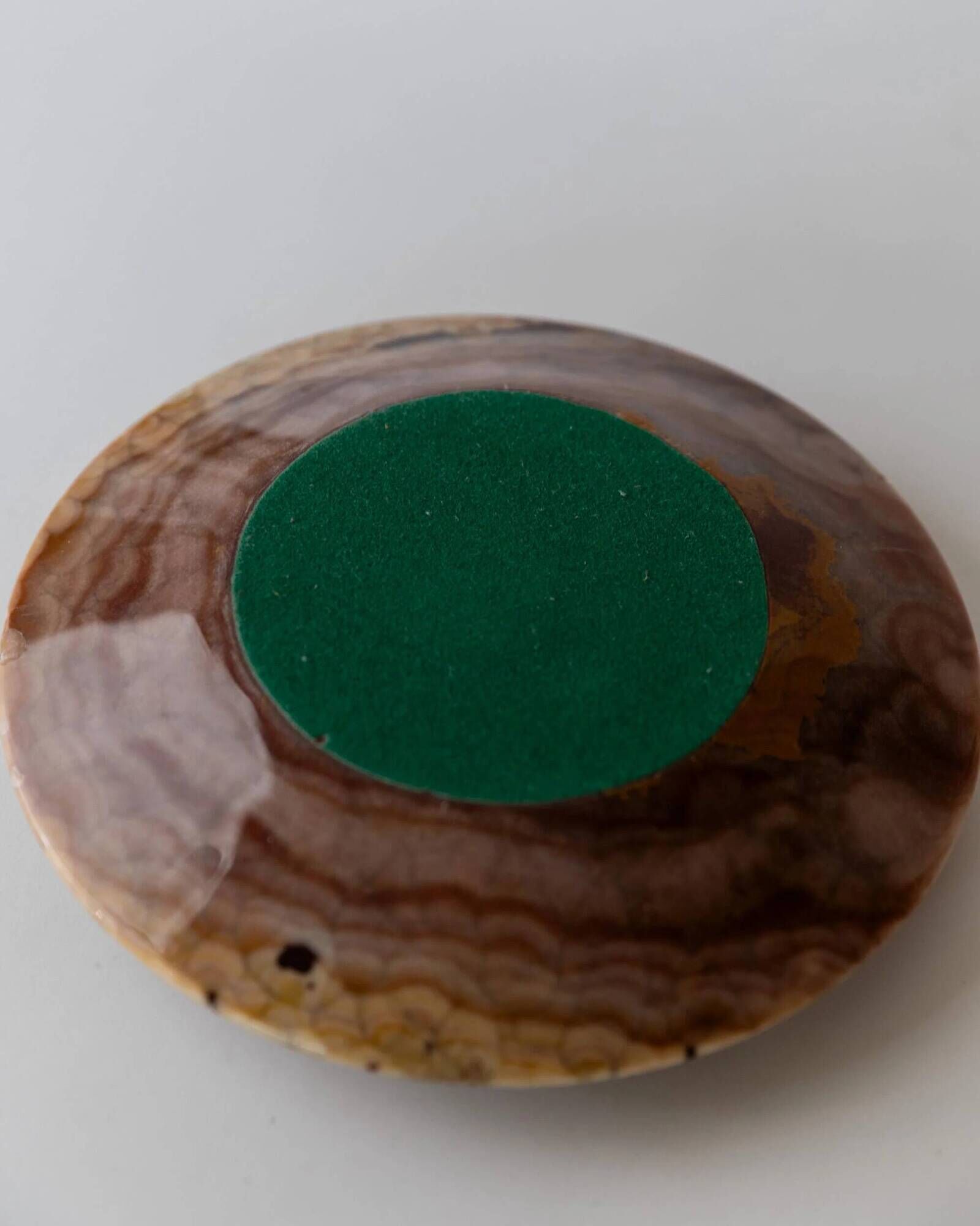 Vintage onyx ashtray from the 1980s, large round, brutalist design, brown and beige tones, sculptural table accent, modernist object, elegant gift idea.