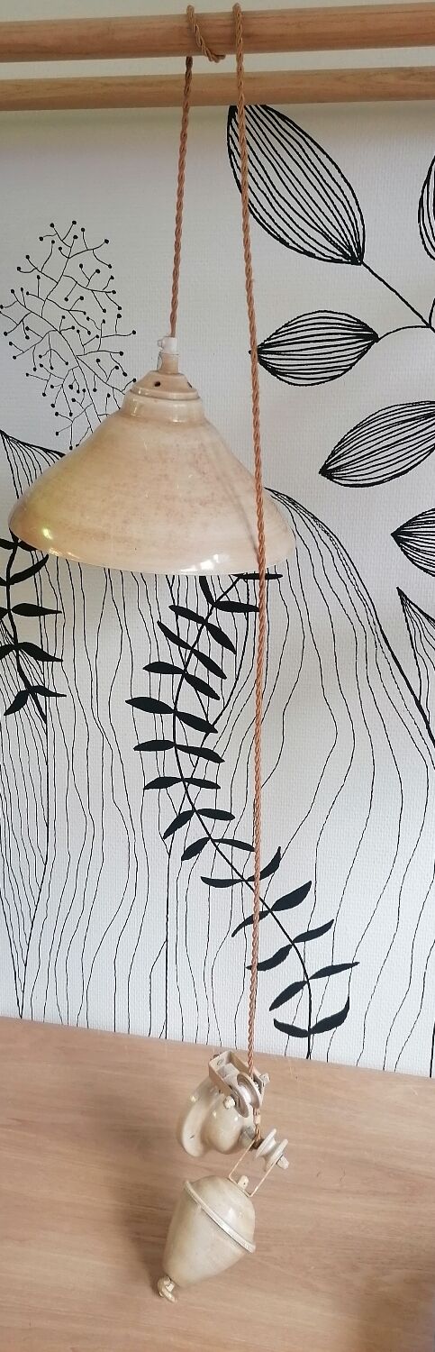 Counterweight suspension