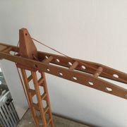 Ancienne grue en bois Dejou
