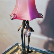 Wrought iron lamp from 1920 to 30, with gold patina with pretty pink tulip 39x16
