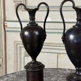 Paire de vases en bronze patine noire, XIXème siècle