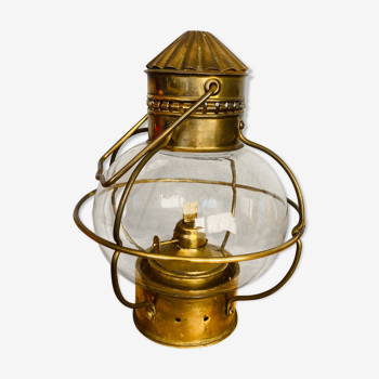 Marine kerosene lamp