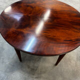 Extendable mahogany round table in Louis XVI style