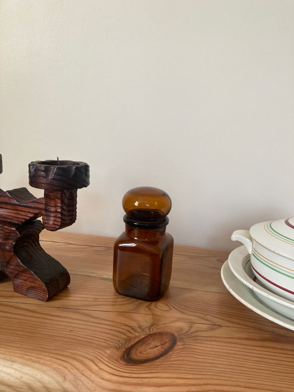 Old apothecary bottle in brown glass / jar