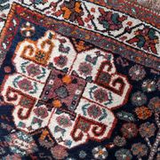 Handmade vintage Persian Shiraz rug 149cm x 208cm, 1940s