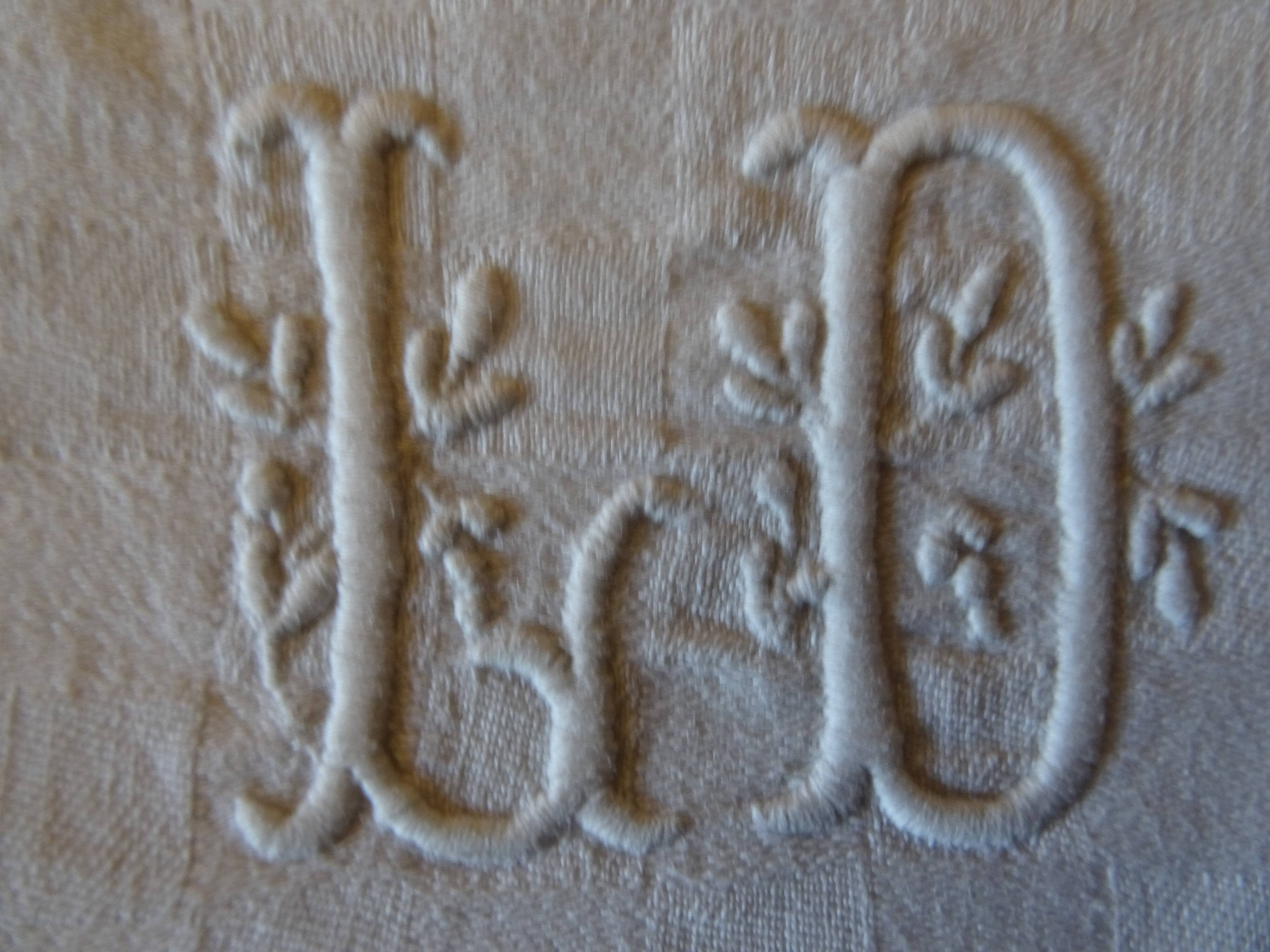 Lot of 7 monogrammed towels LD