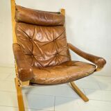 Beautiful vintage Westnofa chair model Siesta by Ingmar Relling. Leather Siësta chair. Nice patina.