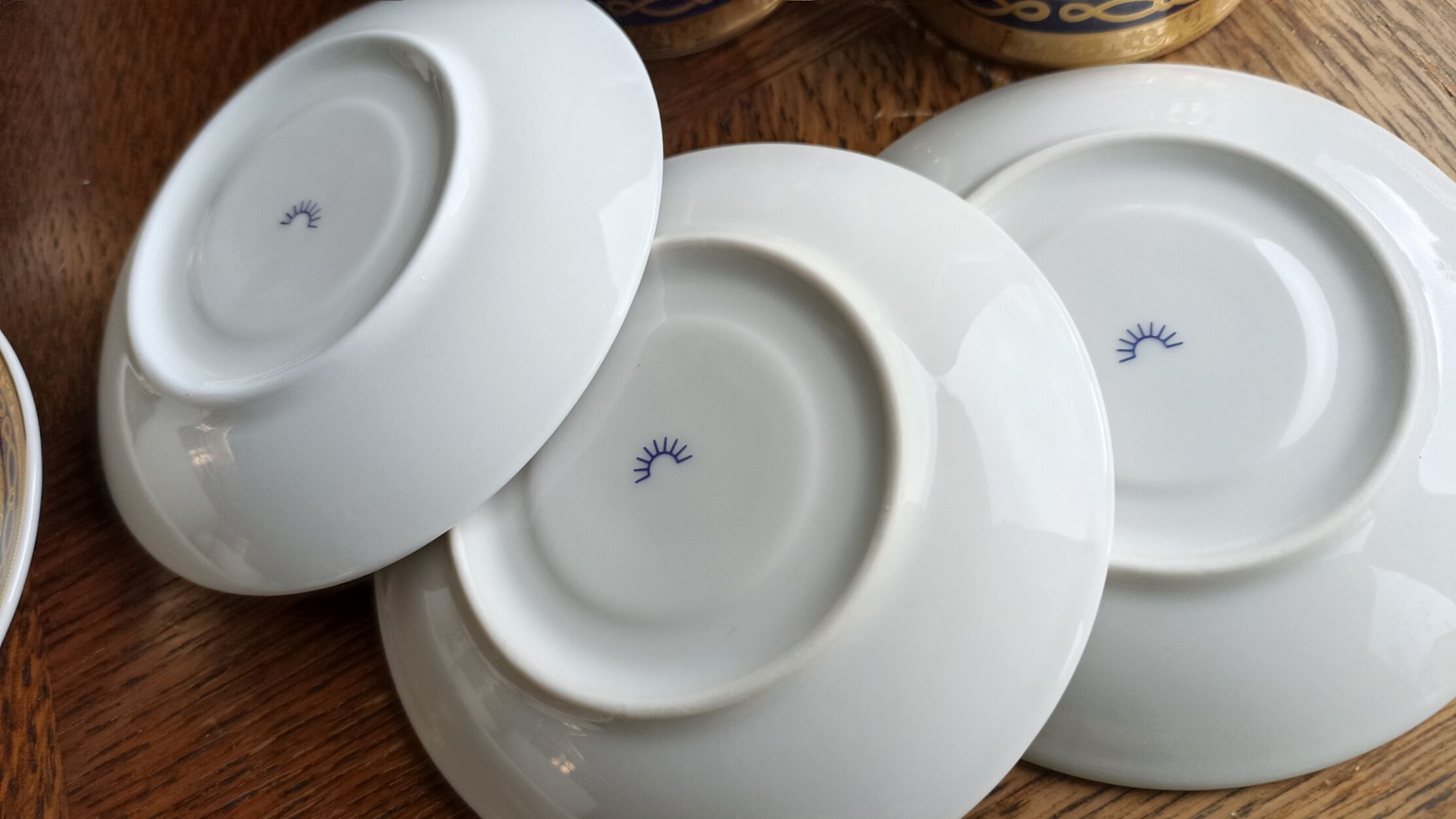 12 tasses à café en porcelaine style Empire
