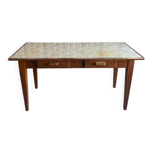 Table de ferme à carreaux