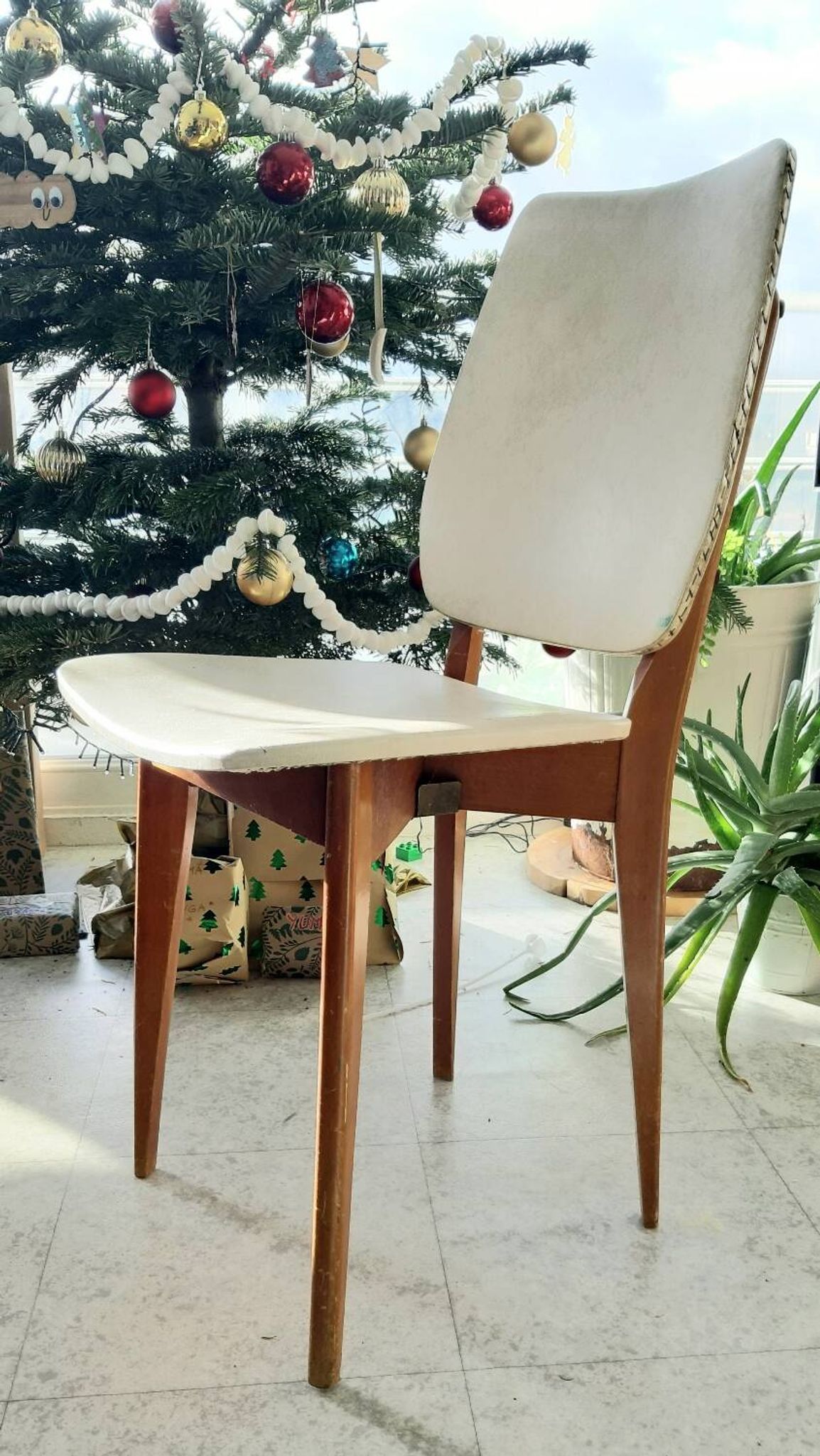 Vintage 1950s 60s dining room chair with tapered legs