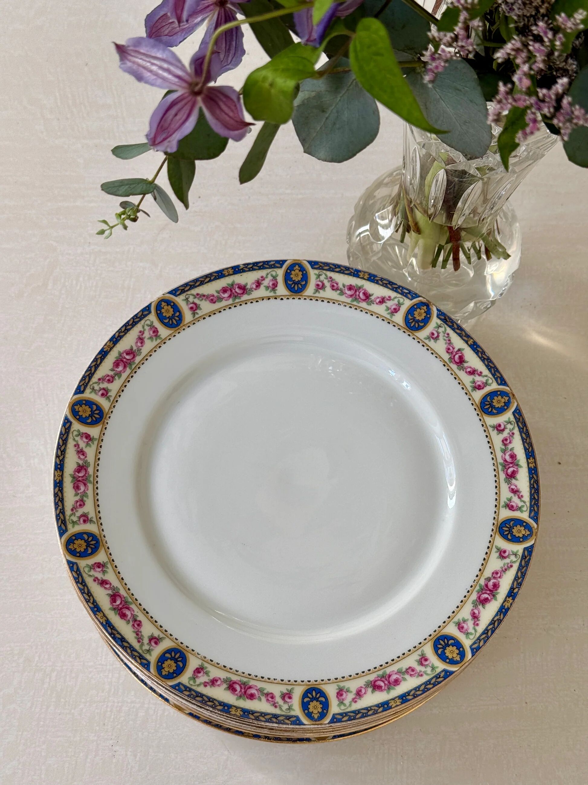 Set of 7 flat plates in Limoges porcelain