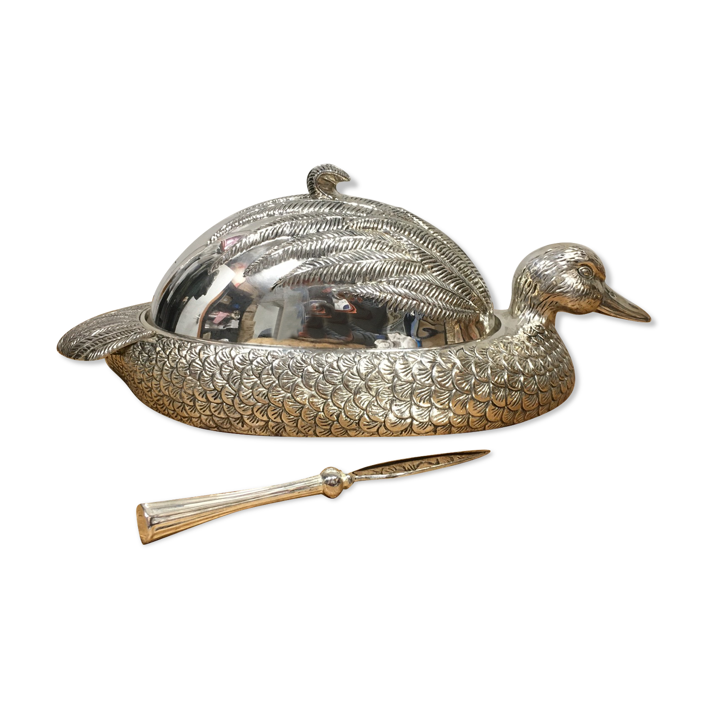 Duck-shaped terrine in silver metal
