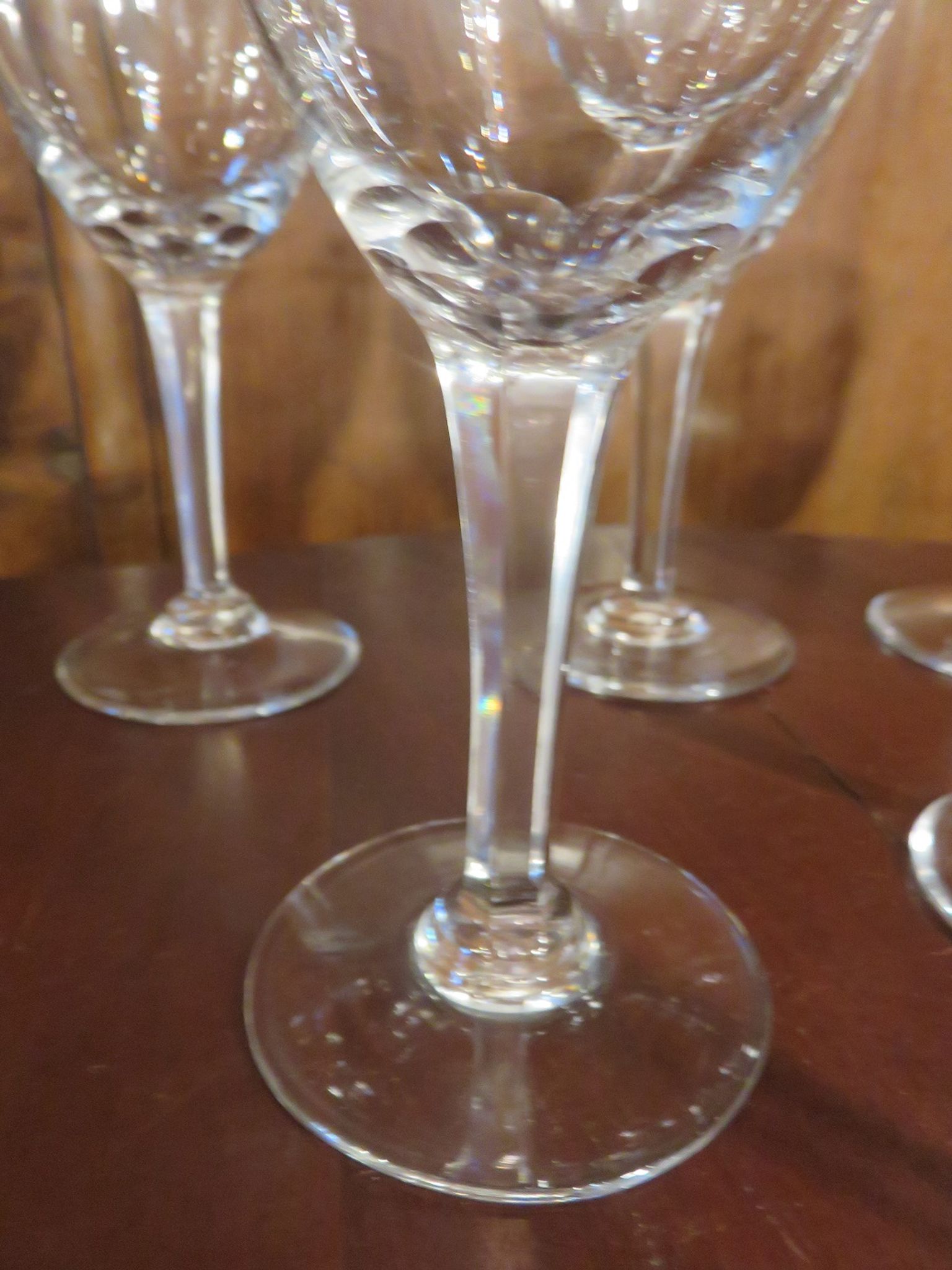 Suite de 8 verres à vin en cristal