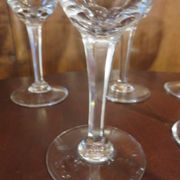 Suite de 8 verres à vin en cristal