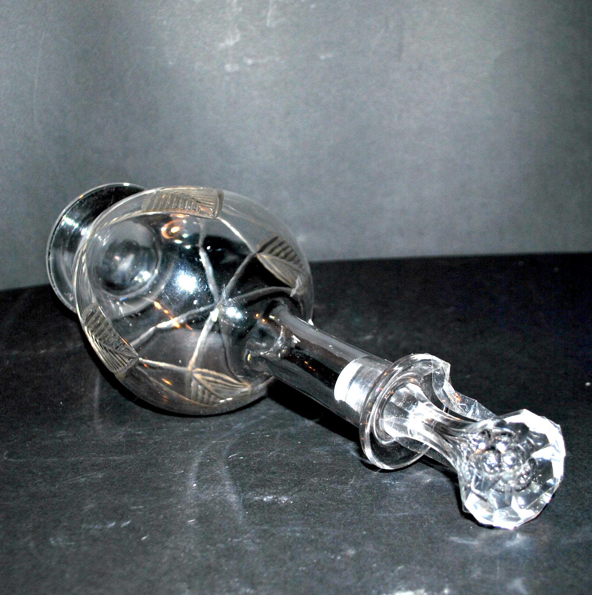 Baccarat crystal decanter aswan art deco model 1930 cut feather sheets